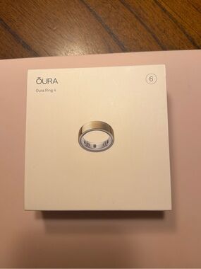 Oura Ring 4 Gold and White